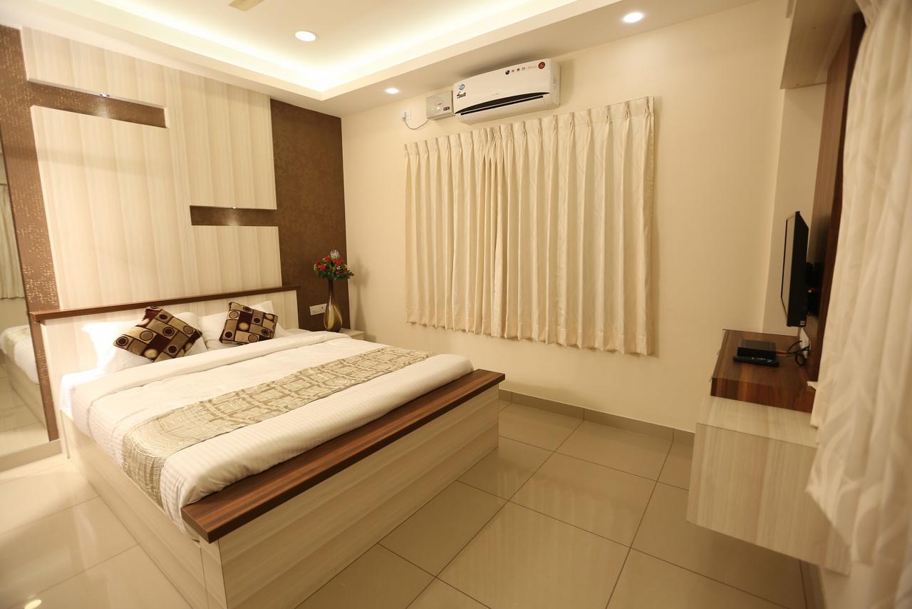 Benaka Suites Бангалор Екстериор снимка