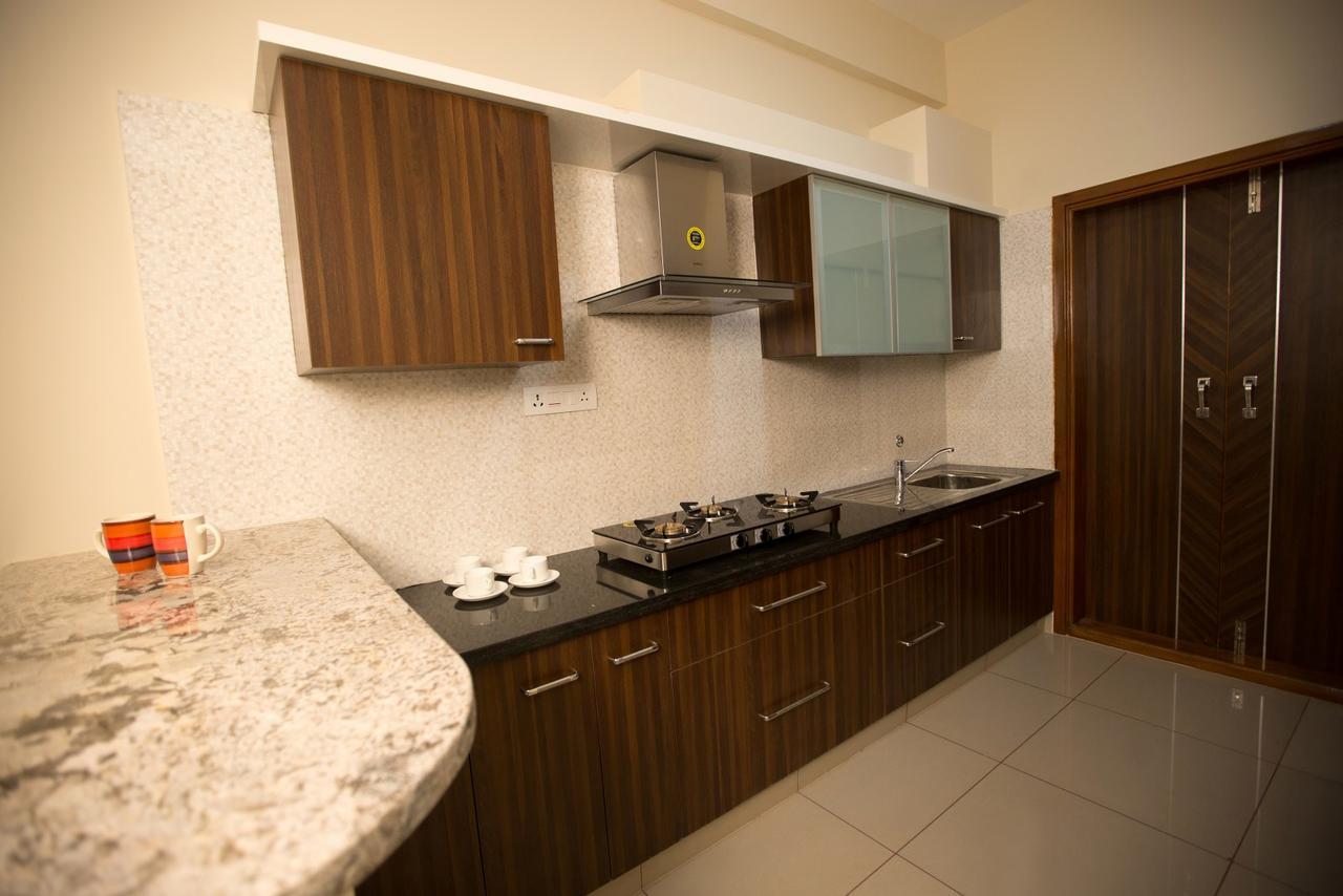 Benaka Suites Бангалор Екстериор снимка