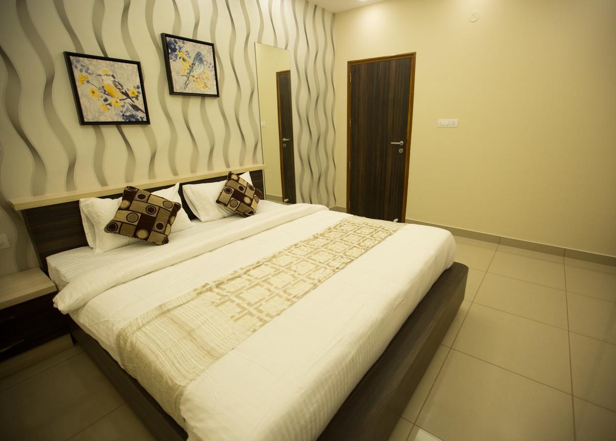 Benaka Suites Бангалор Екстериор снимка